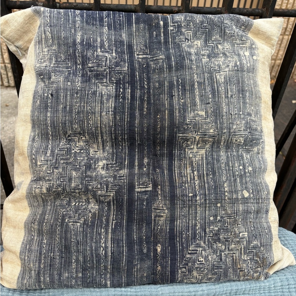 Blue and Cream Patterned Pillowcase